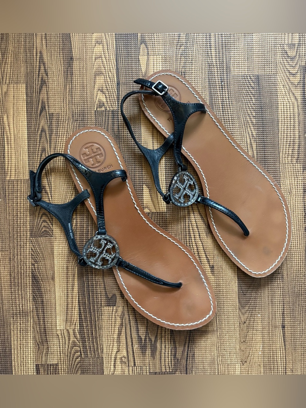 Tory Burch Black Leather T-strap /Sandals 10